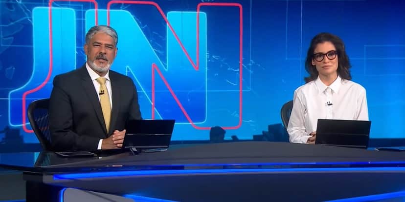 William Bonner e Renata Vasconcellos no Jornal Nacional (Foto: Reprodução / TV Globo) William Bonner e Renata Vasconcellos no Jornal Nacional (Foto: Reprodução / TV Globo)