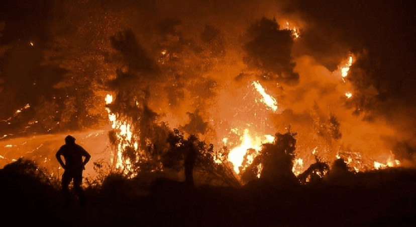 Incêndio na Grécia (Foto: Reprodução/ Internet) Incêndio na Grécia (Foto: Reprodução/ Internet)