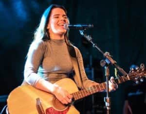 Cantora Maria Clara - Foto Internet Cantora Maria Clara - Foto Internet