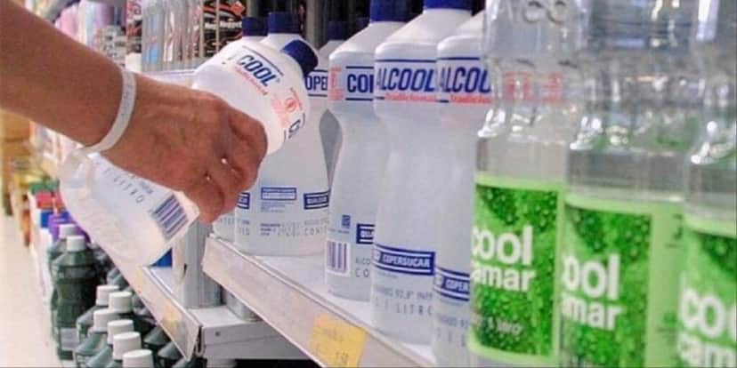 Álcool líquido 70% no comércio - Foto: Reprodução/Internet Álcool líquido 70% no comércio - Foto: Reprodução/Internet