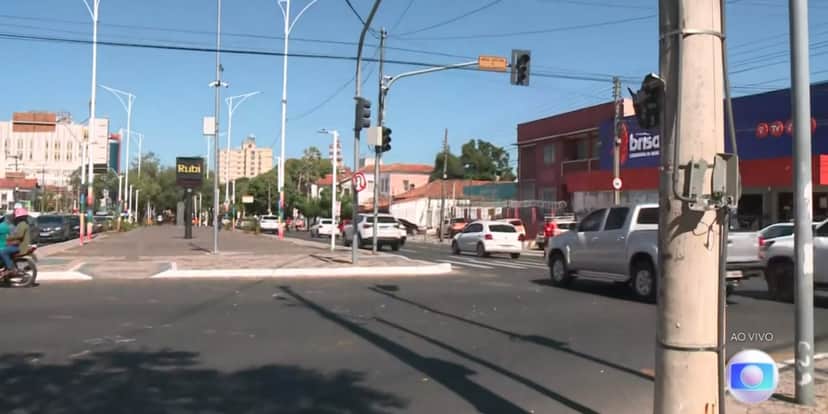 Apagão atingiu ruas de Teresina, de acordo com o "Bom Dia Brasil" (Foto: Reprodução/TV Globo) Apagão atingiu ruas de Teresina, de acordo com o "Bom Dia Brasil" (Foto: Reprodução/TV Globo)