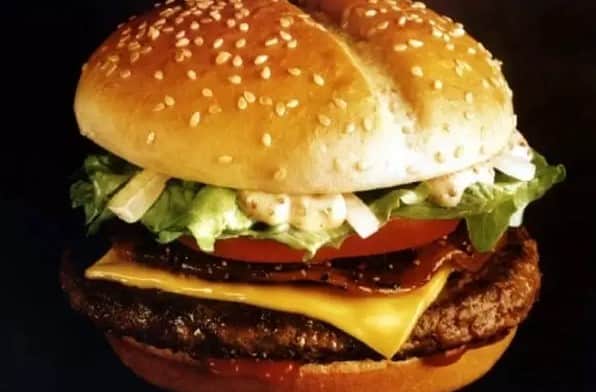 Arch Deluxe foi extinto do McDonald’s (Foto: Reprodução / Internet) Arch Deluxe foi extinto do McDonald’s (Foto: Reprodução / Internet)
