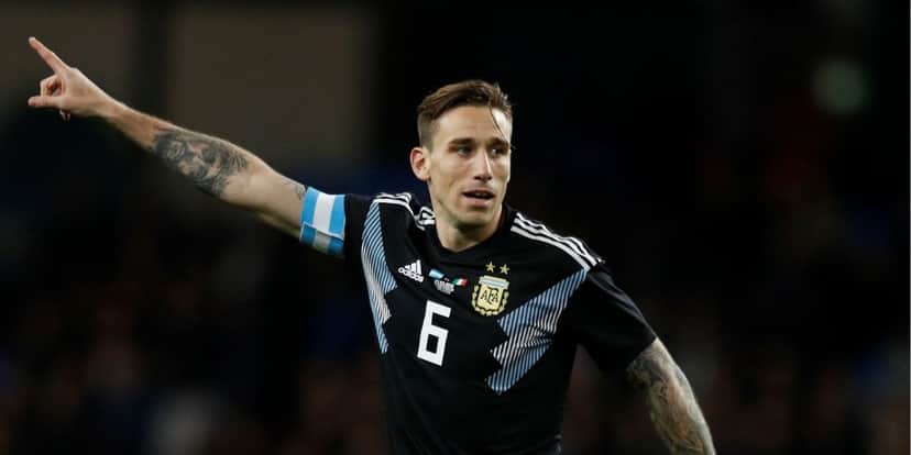 O meio campista foi convocado para a Copa do Mundo defender a Argentina (Reprodução: Internet) O meio campista foi convocado para a Copa do Mundo defender a Argentina (Reprodução: Internet)