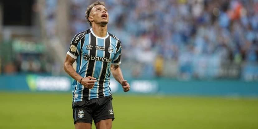 O meio-campista pode estar de malas prontas para ir ao Dynamo de Kiev (Reprodução: Internet) O meio-campista pode estar de malas prontas para ir ao Dynamo de Kiev (Reprodução: Internet)