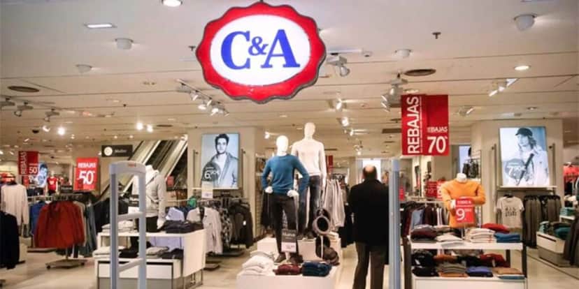 O fechamento de unidade da C&A e comunicado do shopping (Reprodução: Internet) O fechamento de unidade da C&A e comunicado do shopping (Reprodução: Internet)