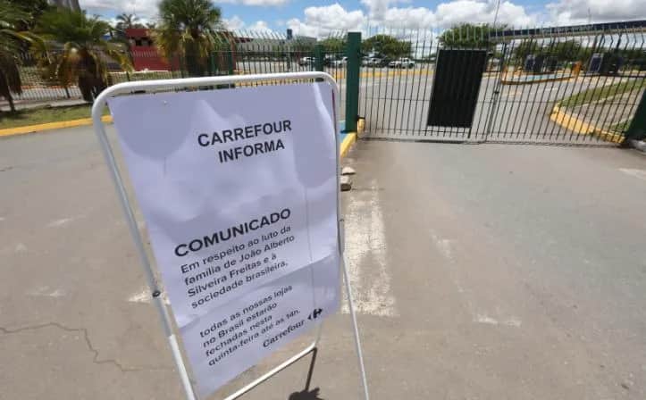 Comunicado de fechamento do Carrefour - Foto: Reprodução/Internet Comunicado de fechamento do Carrefour - Foto: Reprodução/Internet
