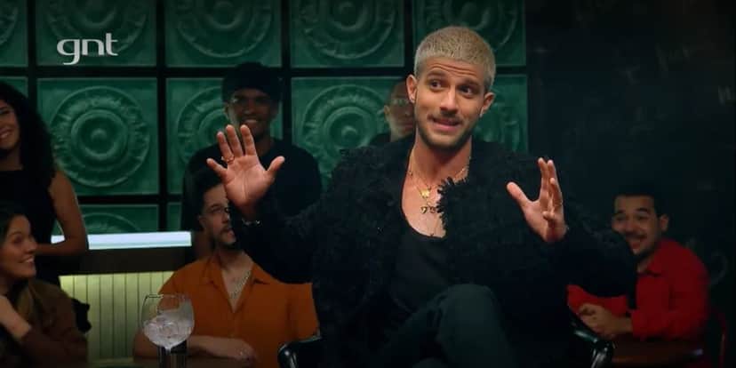 Chay Suede nos estúdios do 'Que História É Essa, Porchat?' (Reprodução: GNT) Chay Suede nos estúdios do 'Que História É Essa, Porchat?' (Reprodução: GNT)