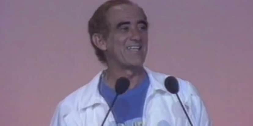 Renato Aragão no primeiro "Criança Esperança" (Foto: Reprodução/TV Globo) Renato Aragão no primeiro "Criança Esperança" (Foto: Reprodução/TV Globo)