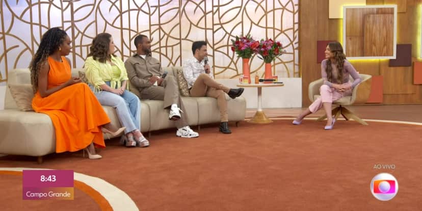 "Encontro" falou sobre relação de Larissa Manoela com os pais e Zezé Di Camargo esteve no palco (Foto: Reprodução/TV Globo) "Encontro" falou sobre relação de Larissa Manoela com os pais e Zezé Di Camargo esteve no palco (Foto: Reprodução/TV Globo)