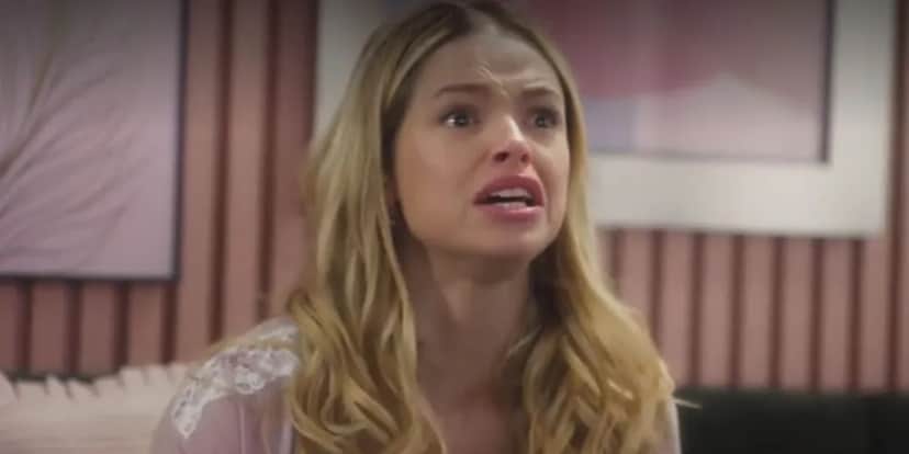 Graça (Agatha Moreira) enlouquecerá com fim de casamento em "Terra e Paixão" (Foto: Reprodução/TV Globo) Graça (Agatha Moreira) enlouquecerá com fim de casamento em "Terra e Paixão" (Foto: Reprodução/TV Globo)
