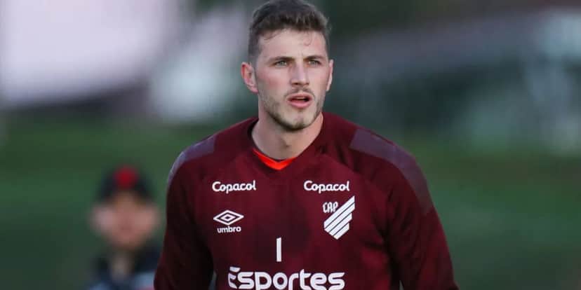 Bento, goleiro do Athletico Paranaense, alvo do Barcelona (Foto - internet). Bento, goleiro do Athletico Paranaense, alvo do Barcelona (Foto - internet).
