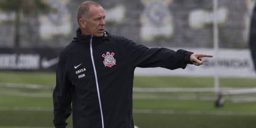 Mano Menezes quando treinava o Corinthians na sua última passagem- (Foto: Internet) Mano Menezes quando treinava o Corinthians na sua última passagem- (Foto: Internet)