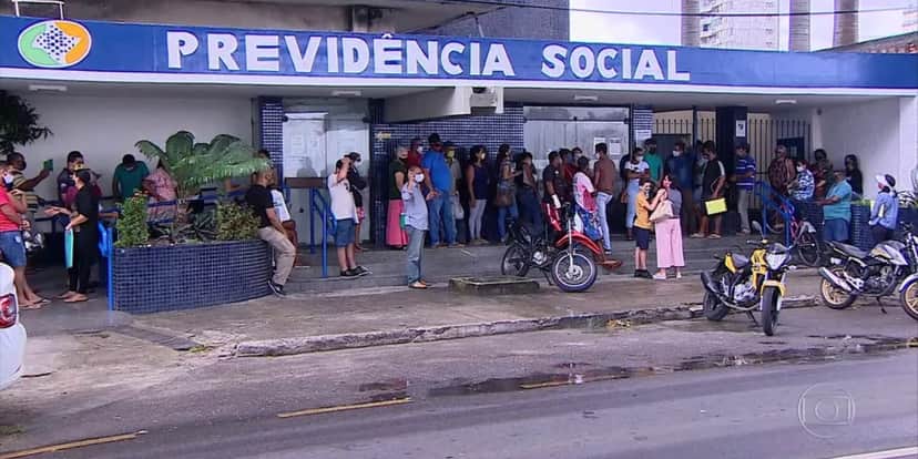 Fila da Previdência Social em Fortaleza (Foto: Reprodução/TV Globo) Fila da Previdência Social em Fortaleza (Foto: Reprodução/TV Globo)
