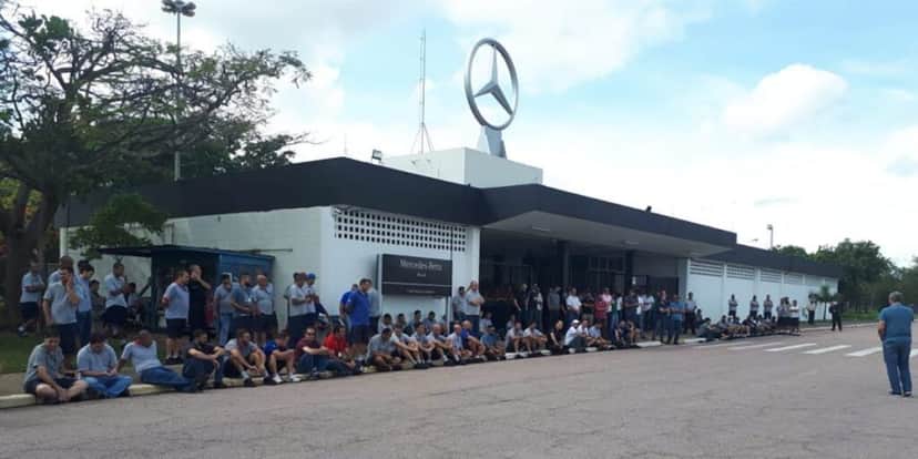Cerca de 300 funcionários serão desligados da empresa com terceirização (Reprodução: Internet) Cerca de 300 funcionários serão desligados da empresa com terceirização (Reprodução: Internet)