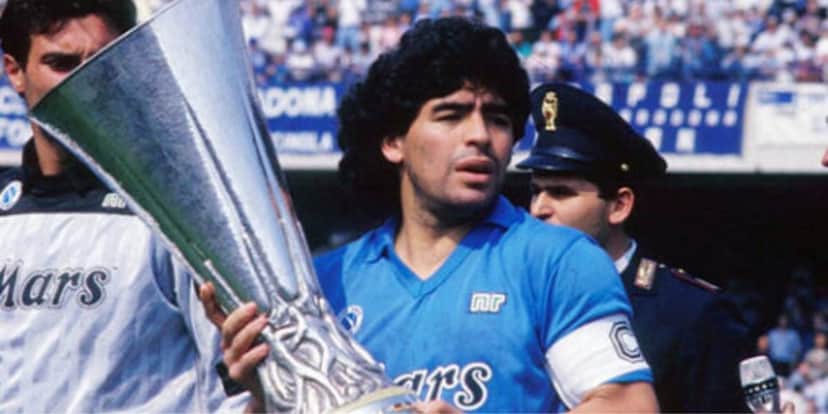 Maradona teve uma grande passagem pela Napoli (Reprodução: Internet) Maradona teve uma grande passagem pela Napoli (Reprodução: Internet)