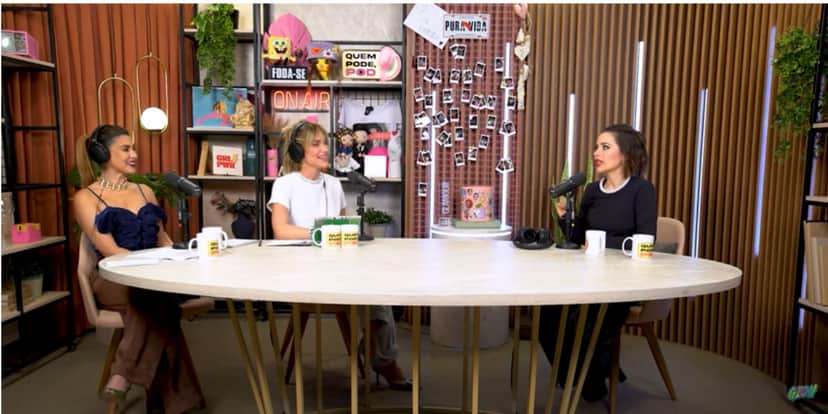 Fernanda Paes Leme, Gio Ewbank e Sandy durante o bate papo no 'Quem Pode, Pod' (Reprodução: Youtube) Fernanda Paes Leme, Gio Ewbank e Sandy durante o bate papo no 'Quem Pode, Pod' (Reprodução: Youtube)