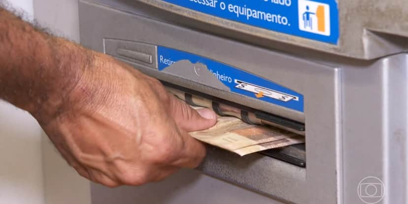 Saque de dinheiro acontecerá na Caixa, de acordo com o "Jornal Hoje" (Foto: Reprodução/TV Globo) Saque de dinheiro acontecerá na Caixa, de acordo com o "Jornal Hoje" (Foto: Reprodução/TV Globo)