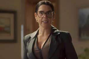 Sheila (Renata Miryanova) em cena de Vai na Fé (Foto: Reprodução / Globo) Sheila (Renata Miryanova) em cena de Vai na Fé (Foto: Reprodução / Globo)