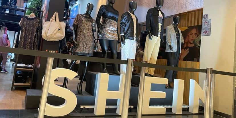 Shein chegou no Brasil com os dois pés na porta (Reprodução: Internet) Shein chegou no Brasil com os dois pés na porta (Reprodução: Internet)