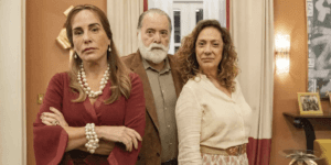 Terra e Paixão: Antônio faz amor com Agatha e apunhala Irene (Reprodução/Globo) Terra e Paixão: Antônio faz amor com Agatha e apunhala Irene (Reprodução/Globo)