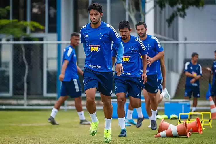 Cruzeiro ficou à beira da falência após atravessar crise financeira que já estava sendo exposta em 2019 (Foto Reprodução/Internet) Cruzeiro ficou à beira da falência após atravessar crise financeira que já estava sendo exposta em 2019 (Foto Reprodução/Internet)