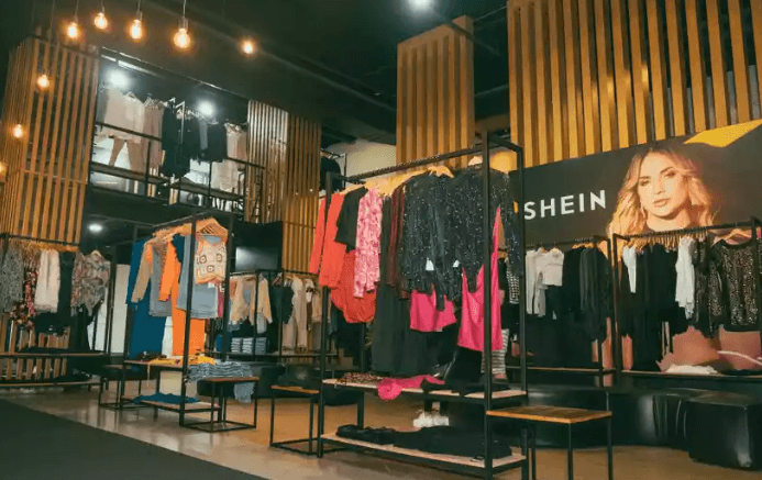Shein lançou a sua segunda loja Pop Up no sudeste brasileiro em junho de 2023 (Foto Reprodução/Internet) Shein lançou a sua segunda loja Pop Up no sudeste brasileiro em junho de 2023 (Foto Reprodução/Internet)