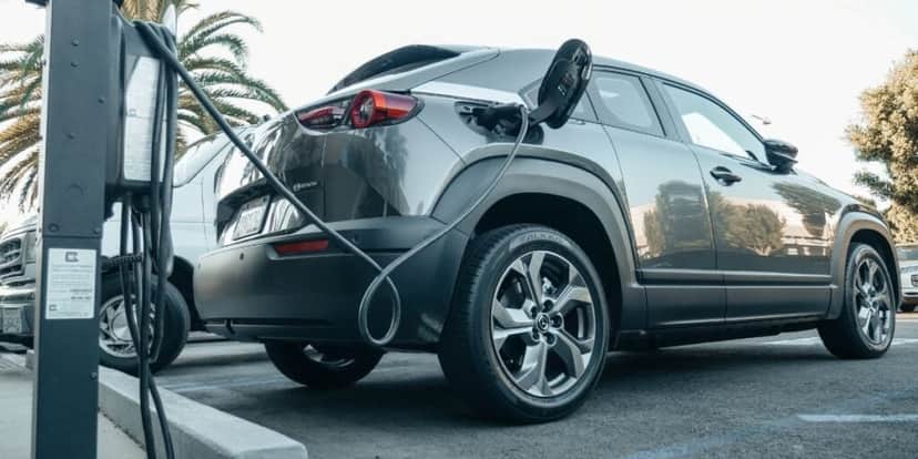 Projeto de Lei visa isenção de IPVA para carros elétricos (Imagem Reprodução Internet) Projeto de Lei visa isenção de IPVA para carros elétricos (Imagem Reprodução Internet)