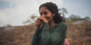 Aline (Bárbara Reis) lidará com crise em "Terra e Paixão" (Foto: Reprodução/TV Globo) Aline (Bárbara Reis) lidará com crise em "Terra e Paixão" (Foto: Reprodução/TV Globo)