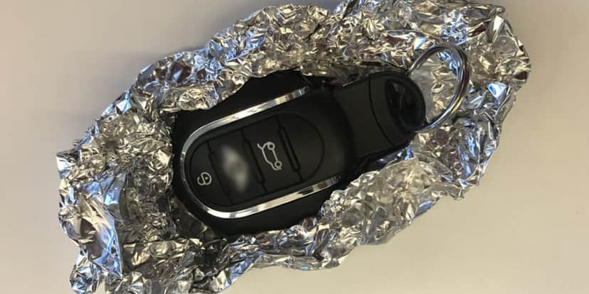 Colocar alumínio na chave do carro pode salvar sua vida (Reprodução: Internet) Colocar alumínio na chave do carro pode salvar sua vida (Reprodução: Internet)