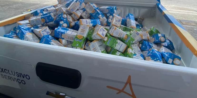 Vigilância Sanitária de Maceió recolhe 850 litros de leite da marca Natville após suspensão da Anvisa (Foto: Visa Maceió) Vigilância Sanitária de Maceió recolhe 850 litros de leite da marca Natville após suspensão da Anvisa (Foto: Visa Maceió)