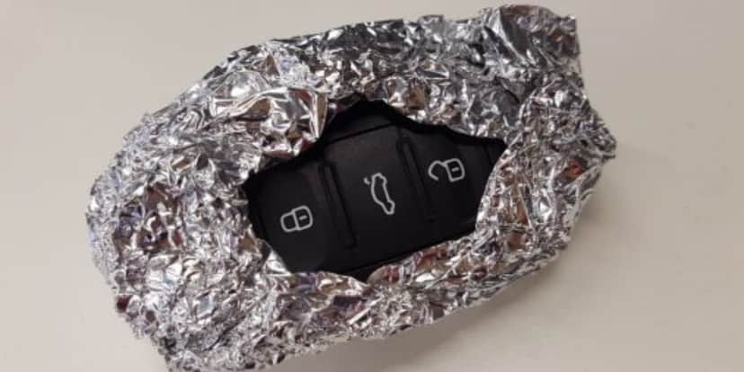 Chave do carro com papel alumínio pode salvar sua vida (Reprodução: Internet) Chave do carro com papel alumínio pode salvar sua vida (Reprodução: Internet)