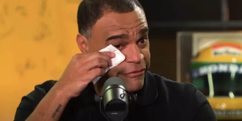 Denílson durante entrevista (Foto: Reprodução / Youtube) Denílson durante entrevista (Foto: Reprodução / Youtube)