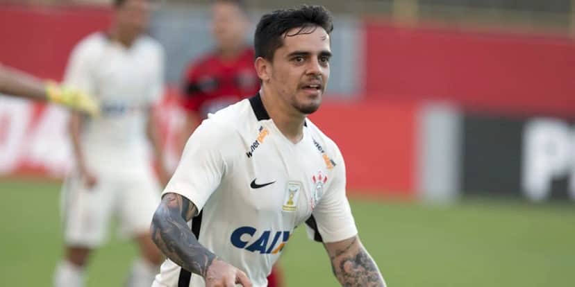 Fagner pode sair do Corinthians (Foto: Reprodução/ Internet) Fagner pode sair do Corinthians (Foto: Reprodução/ Internet)