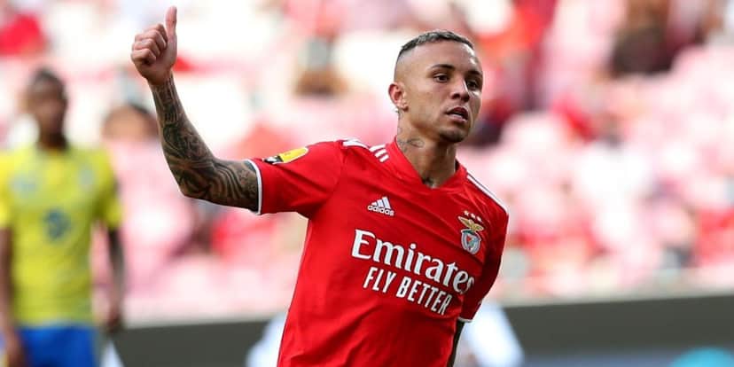 Cebolinha jogando com as cores do Benfica - (Foto: Internet) Cebolinha jogando com as cores do Benfica - (Foto: Internet)