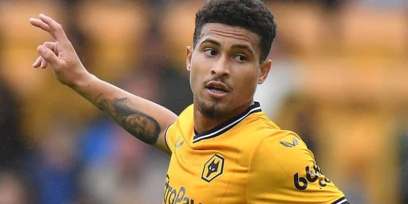 João Gomes jogando pelo Wolverhampton da Inglaterra - (Foto: Internet) João Gomes jogando pelo Wolverhampton da Inglaterra - (Foto: Internet)