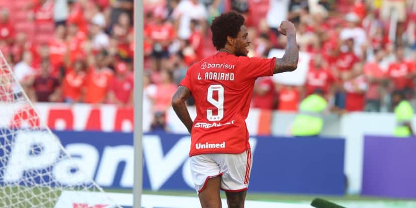 Luiz Adriano pode estar de saída do Inter - (Foto: Internet) Luiz Adriano pode estar de saída do Inter - (Foto: Internet)