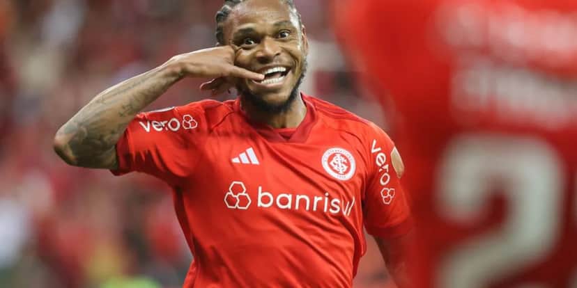 Luiz Adriano pode estar de saída do Inter - (Foto: Internet) Luiz Adriano pode estar de saída do Inter - (Foto: Internet)