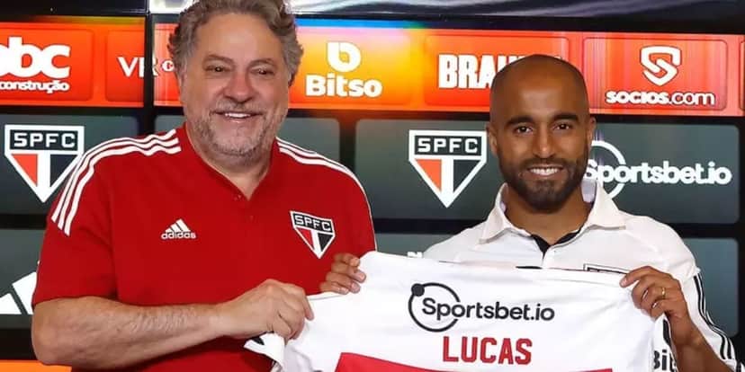 Julio Casares e Lucas Moura - (Foto: Internet) Julio Casares e Lucas Moura - (Foto: Internet)
