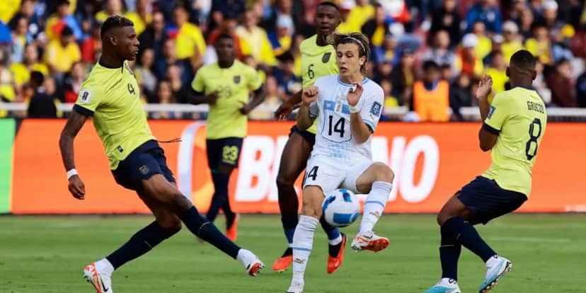 Arboleda jogando por sua seleção - (Foto: Internet) Arboleda jogando por sua seleção - (Foto: Internet)
