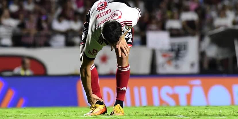 Calleri com dor no tornozelo - (Foto: Internet) Calleri com dor no tornozelo - (Foto: Internet)
