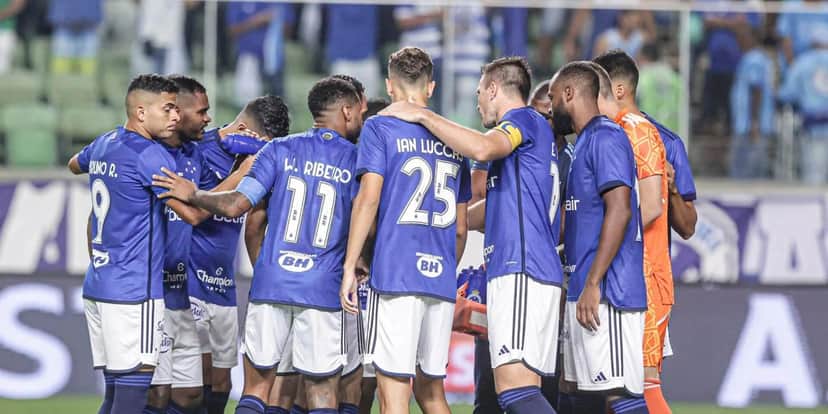 Time do Cruzeiro em campo - (Foto: Internet) Time do Cruzeiro em campo - (Foto: Internet)