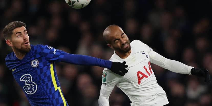 Jorginho no Chelsea e Lucas Moura no Tottenham, jogando a Premiere League - (Foto: Internet) Jorginho no Chelsea e Lucas Moura no Tottenham, jogando a Premiere League - (Foto: Internet)