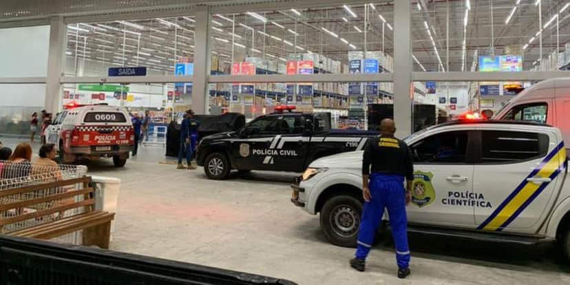 A polícia e o Samu foram chamados ao local, mas não foi o suficiente para que o rapaz seguisse com vida (Reprodução: Internet) A polícia e o Samu foram chamados ao local, mas não foi o suficiente para que o rapaz seguisse com vida (Reprodução: Internet)