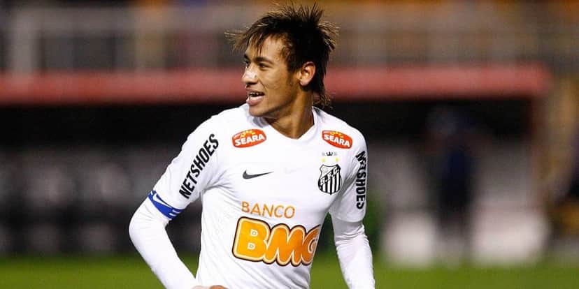 Neymar começou a carreira no Santos e pensa em investir no Santos (Reprodução: Internet) Neymar começou a carreira no Santos e pensa em investir no Santos (Reprodução: Internet)