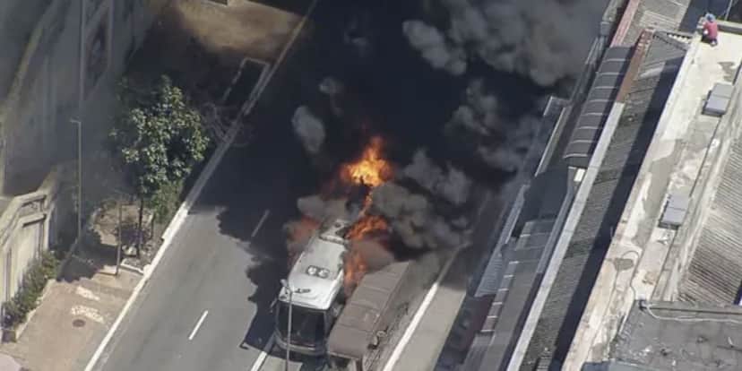 Ônibus em São Paulo (Foto: Reprodução / SP1 da Globo) Ônibus em São Paulo (Foto: Reprodução / SP1 da Globo)