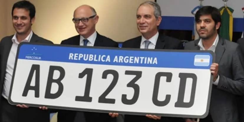 Placa do Mercosul pode mudar com nova lei de trânsito (Foto: Reprodução/Auto Esporte) Placa do Mercosul pode mudar com nova lei de trânsito (Foto: Reprodução/Auto Esporte)