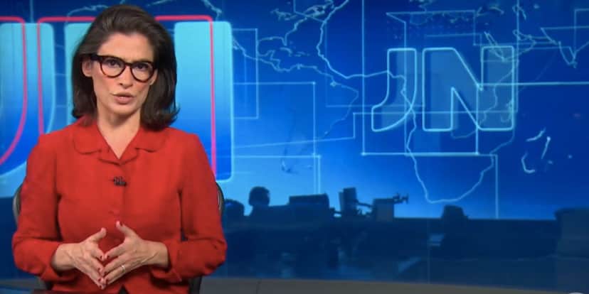 Renata Vasconcellos no Jornal Nacional (Foto: Reprodução / Globo) Renata Vasconcellos no Jornal Nacional (Foto: Reprodução / Globo)