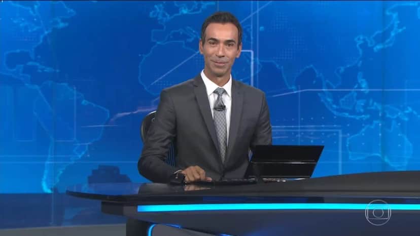 César Tralli no comando do Jornal Nacional (Foto: Divulgação) César Tralli no comando do Jornal Nacional (Foto: Divulgação)