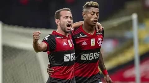 Everton Ribeiro e Bruno Henrique devem ficar no clube (Foto: Divulgação) Everton Ribeiro e Bruno Henrique devem ficar no clube (Foto: Divulgação)