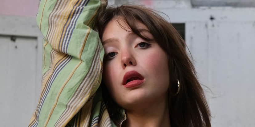 Cantora inglesa Faye Fantarrow, de 21 anos de idade, faleceu em decorrência de um tumor agressivo e deixou o mundo da música em luto (Foto: Internet) Cantora inglesa Faye Fantarrow, de 21 anos de idade, faleceu em decorrência de um tumor agressivo e deixou o mundo da música em luto (Foto: Internet)